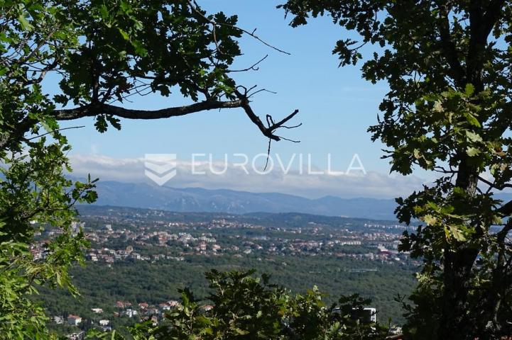 Matulji, Bregi, prodajemo odličan građevinski teren s pogledom na Rijeku , otoke i Gorski kotar