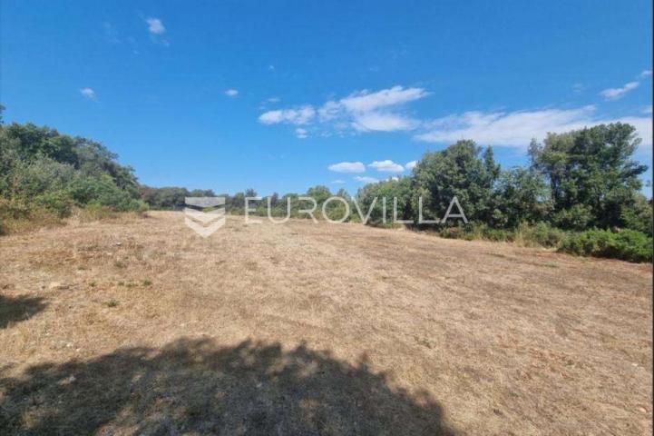 Pula, Štinjan - prostrano građevinsko zemljište u turističkoj zoni 150 m od mora, 5538 m2