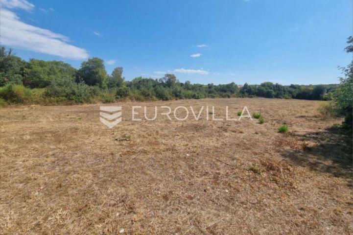 Pula, Štinjan - prostrano građevinsko zemljište u turističkoj zoni 150 m od mora, 5538 m2
