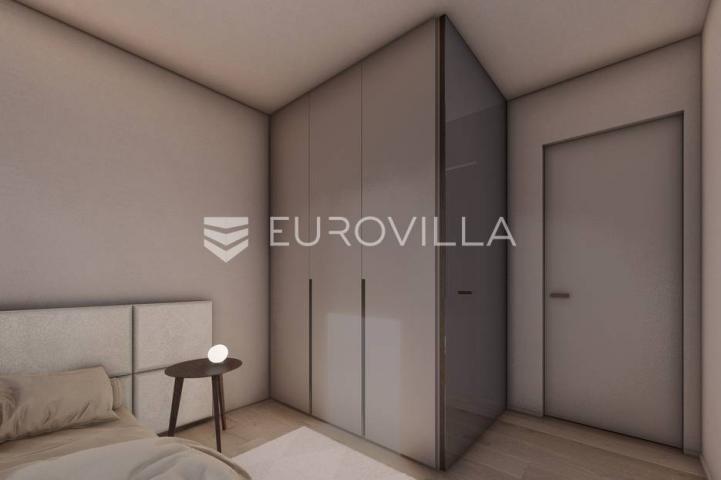 Istra, Umag - Moderan stan u prizemlju s privatnim vrtom samo 200m od mora