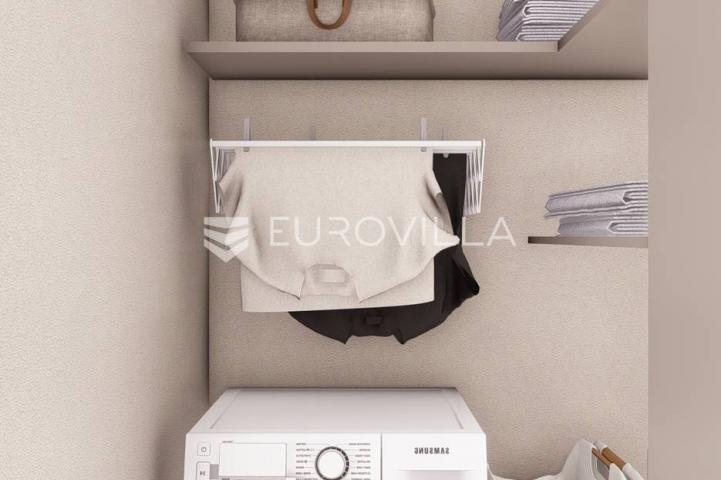 Istra, Umag - Moderan stan u prizemlju s privatnim vrtom samo 200m od mora