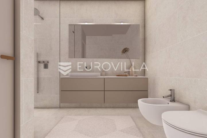 Istra, Umag - Moderan stan u prizemlju s privatnim vrtom samo 200m od mora