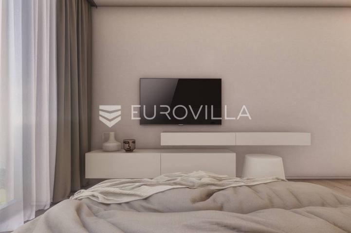 Istra, Umag - Moderan stan u prizemlju s privatnim vrtom samo 200m od mora