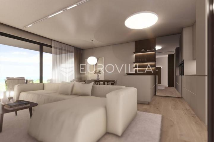 Istra, Umag - Moderan stan u prizemlju s privatnim vrtom samo 200m od mora
