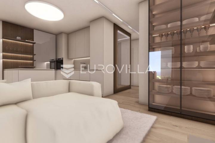 Istra, Umag - Moderan stan u prizemlju s privatnim vrtom samo 200m od mora