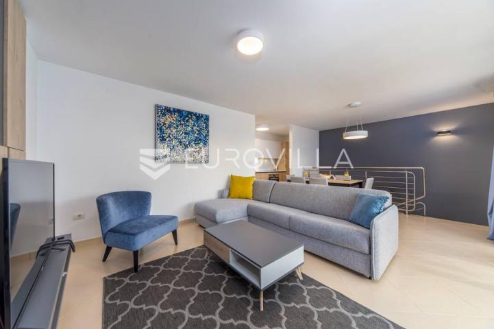 Istra, Umag, penthouse opremljen apartman, terasa, pogled na more D30