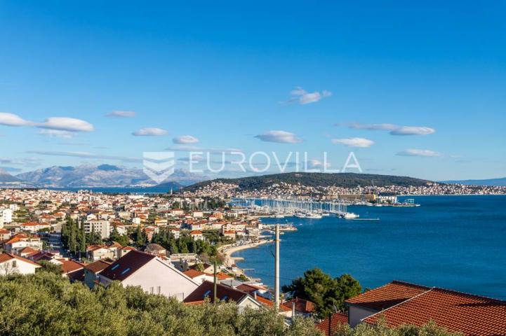 Trogir, Seget Donji, građevinsko zemljište veličine 560 m2 s pogledom na more