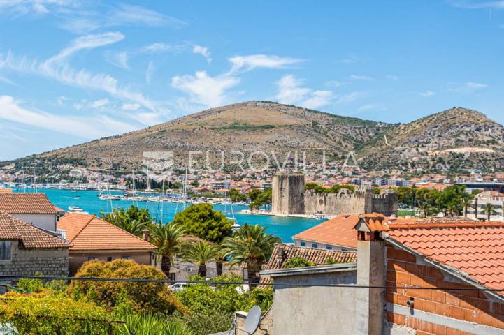 Trogir, Seget Donji, građevinsko zemljište veličine 560 m2 s pogledom na more