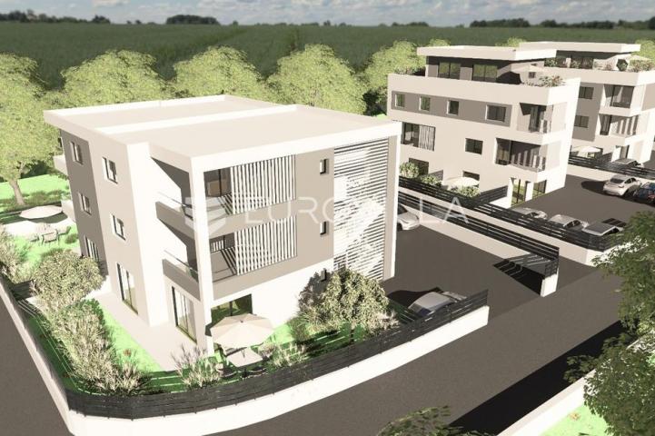 Kaštel Stari, trosoban stan s pogledom na more na odličnoj lokaciji