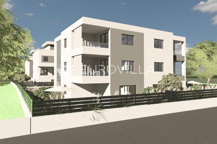 Kaštel Stari, trosoban stan s pogledom na more na odličnoj lokaciji