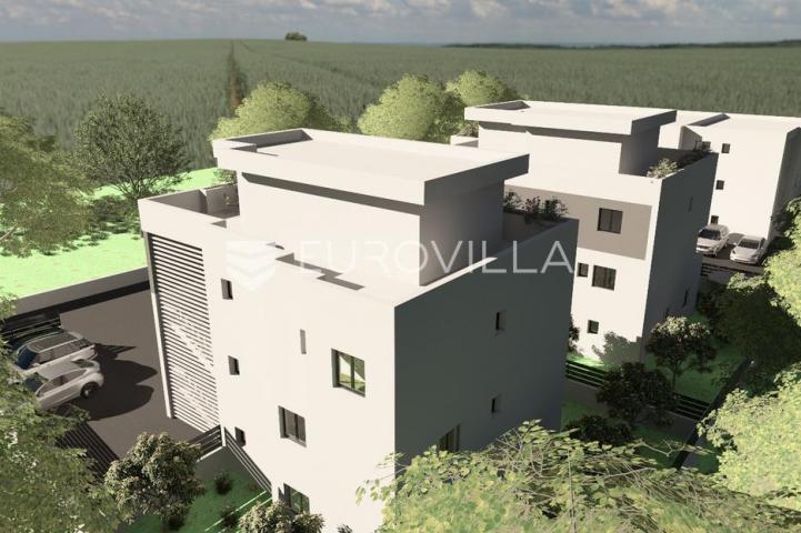 Kaštel Stari, trosoban stan s pogledom na more na odličnoj lokaciji