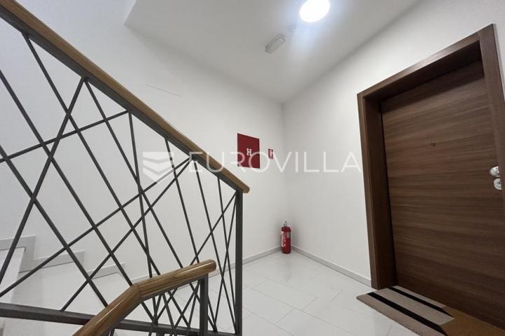 Pag, Mandre, Trosoban stan 93 m² na 2. katu, NOVOGRADNJA u blizini mora, S6