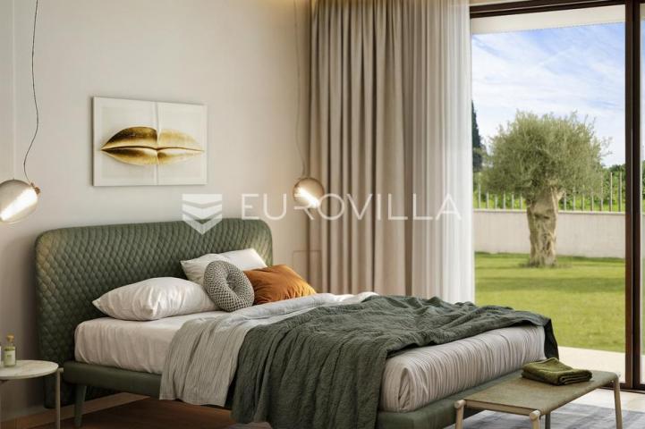 Istra, Rovinj, luksuzni trosobni stan u prizemlju 129,57 m² s vrtom 625 m² i bazenom