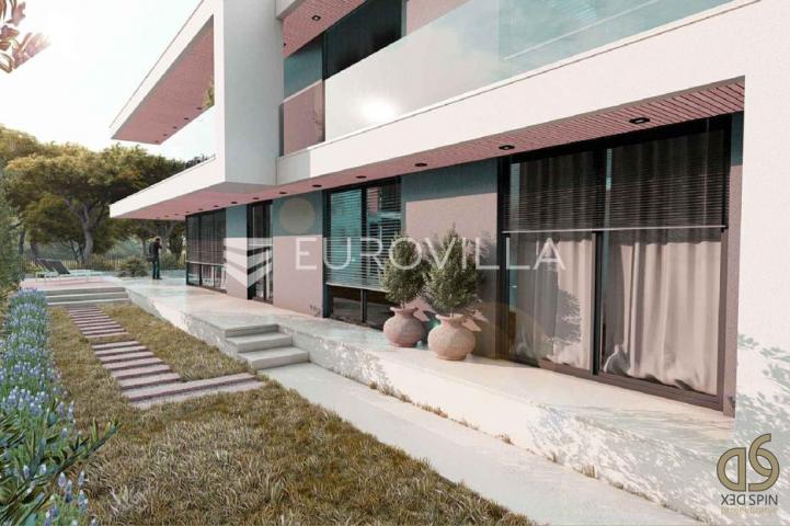 Istra, Rovinj, luksuzni trosobni stan u prizemlju 129,57 m² s vrtom 625 m² i bazenom