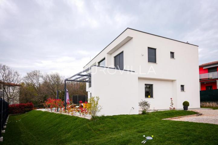 Istra, Umag, moderna kuća na odličnoj lokaciji