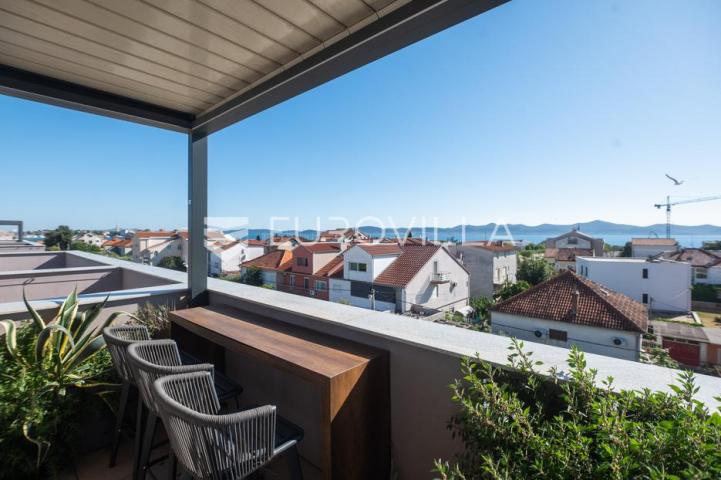Zadar, Borik, luksuzan penthouse površine 137,26 m² s terasama na TOP lokaciji