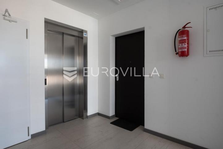 Zadar, Borik, luksuzan penthouse površine 137,26 m² s terasama na TOP lokaciji