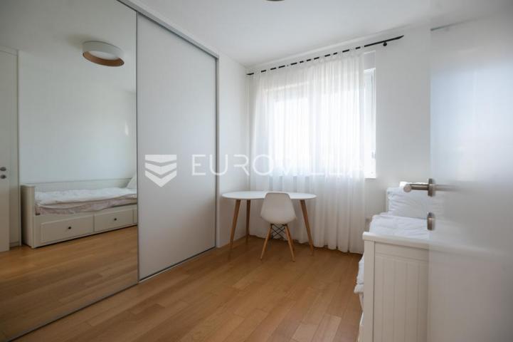 Zadar, Borik, luksuzan penthouse površine 137,26 m² s terasama na TOP lokaciji