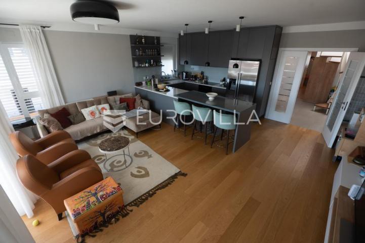 Zadar, Borik, luksuzan penthouse površine 137,26 m² s terasama na TOP lokaciji