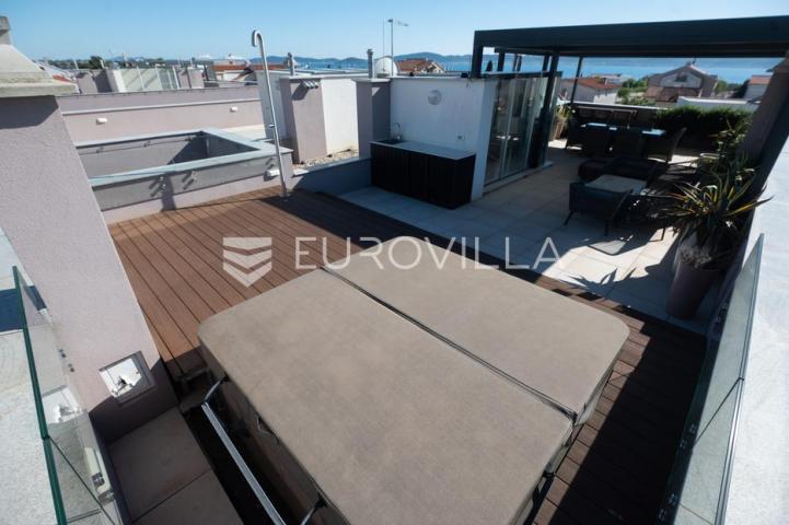 Zadar, Borik, luksuzan penthouse površine 137,26 m² s terasama na TOP lokaciji