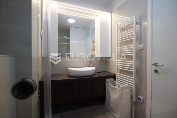 Zadar, Borik, luksuzan penthouse površine 137,26 m² s terasama na TOP lokaciji