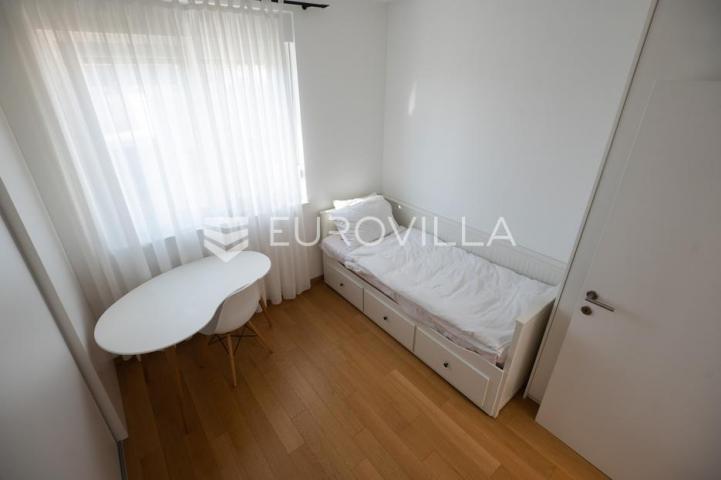 Zadar, Borik, luksuzan penthouse površine 137,26 m² s terasama na TOP lokaciji