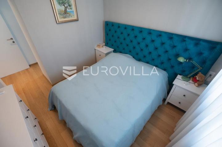 Zadar, Borik, luksuzan penthouse površine 137,26 m² s terasama na TOP lokaciji