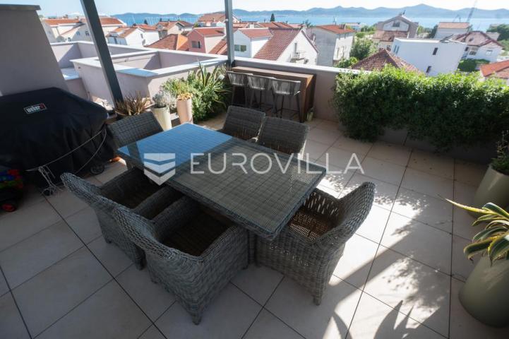 Zadar, Borik, luksuzan penthouse površine 137,26 m² s terasama na TOP lokaciji
