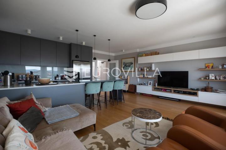 Zadar, Borik, luksuzan penthouse površine 137,26 m² s terasama na TOP lokaciji
