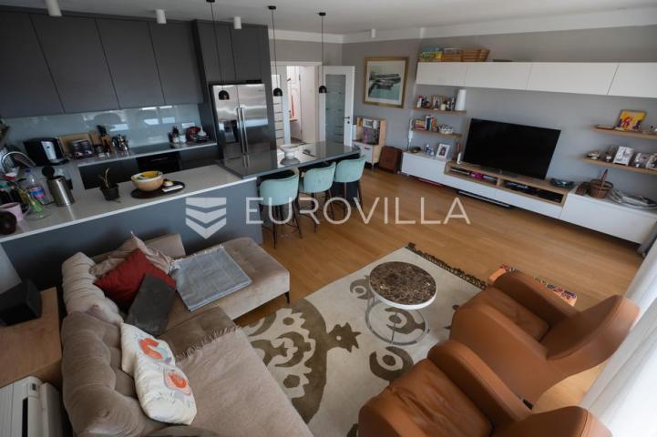 Zadar, Borik, luksuzan penthouse površine 137,26 m² s terasama na TOP lokaciji