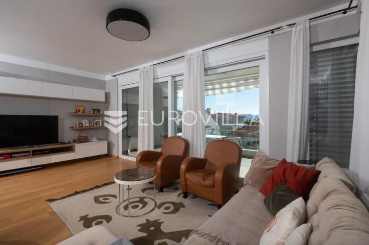 Zadar, Borik, luksuzan penthouse površine 137,26 m² s terasama na TOP lokaciji