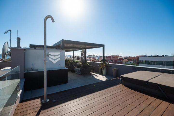 Zadar, Borik, luksuzan penthouse površine 137,26 m² s terasama na TOP lokaciji