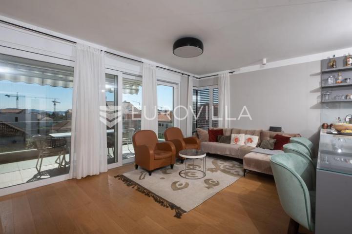 Zadar, Borik, luksuzan penthouse površine 137,26 m² s terasama na TOP lokaciji