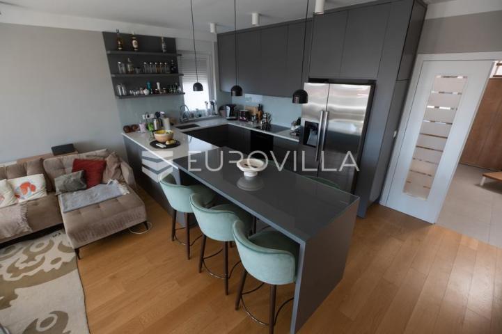 Zadar, Borik, luksuzan penthouse površine 137,26 m² s terasama na TOP lokaciji