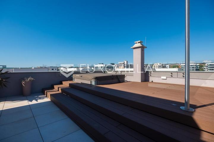Zadar, Borik, luksuzan penthouse površine 137,26 m² s terasama na TOP lokaciji