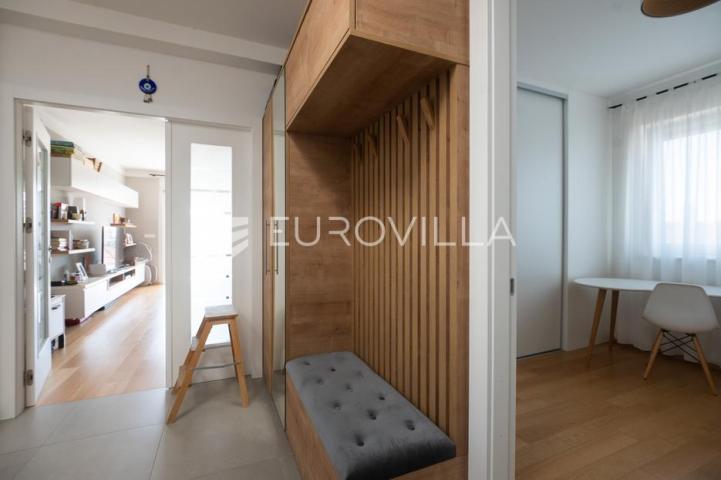 Zadar, Borik, luksuzan penthouse površine 137,26 m² s terasama na TOP lokaciji