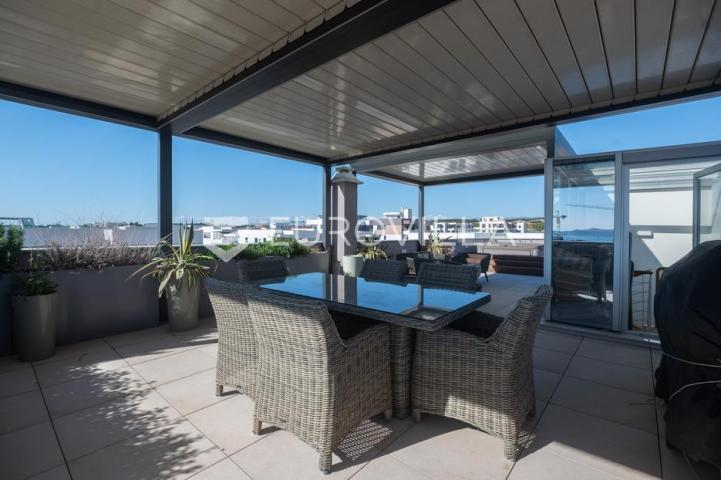 Zadar, Borik, luksuzan penthouse površine 137,26 m² s terasama na TOP lokaciji