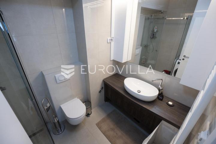 Zadar, Borik, luksuzan penthouse površine 137,26 m² s terasama na TOP lokaciji