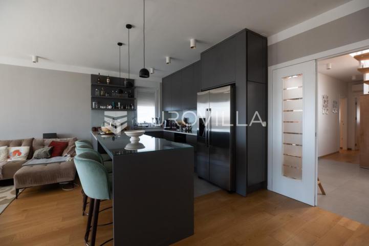 Zadar, Borik, luksuzan penthouse površine 137,26 m² s terasama na TOP lokaciji