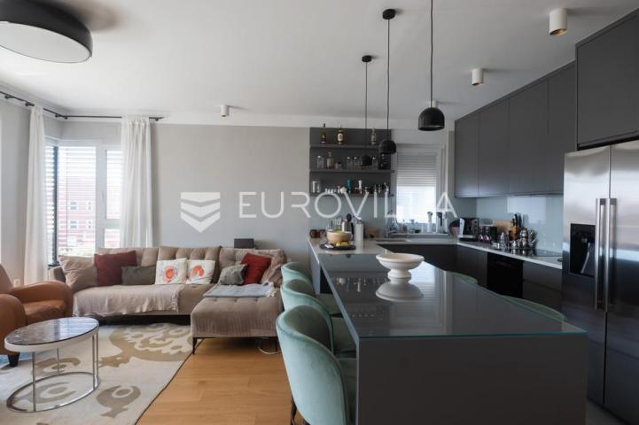 Zadar, Borik, luksuzan penthouse površine 137,26 m² s terasama na TOP lokaciji