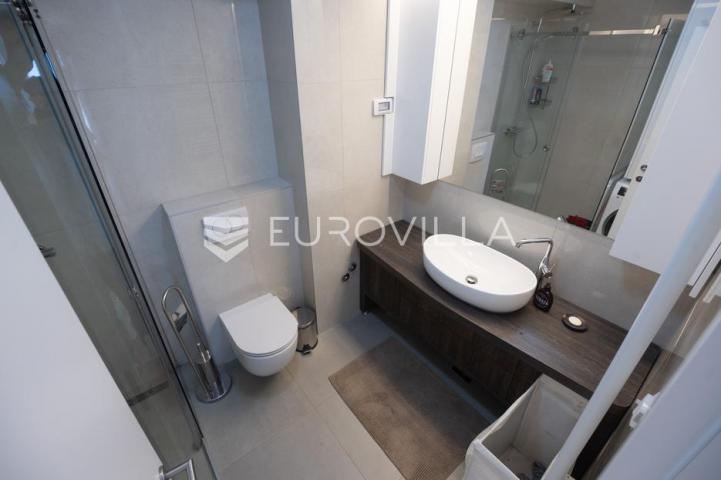 Zadar, Borik, luksuzan penthouse površine 137,26 m² s terasama na TOP lokaciji