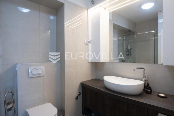 Zadar, Borik, luksuzan penthouse površine 137,26 m² s terasama na TOP lokaciji