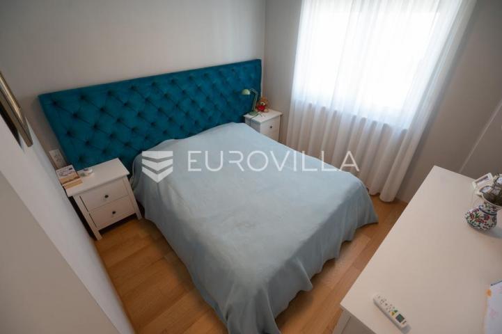 Zadar, Borik, luksuzan penthouse površine 137,26 m² s terasama na TOP lokaciji