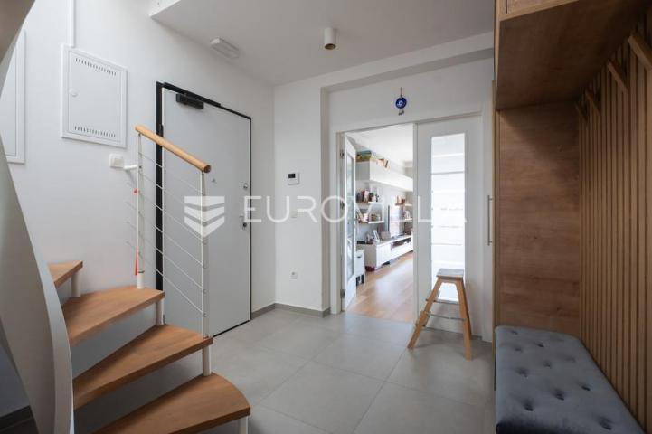 Zadar, Borik, luksuzan penthouse površine 137,26 m² s terasama na TOP lokaciji