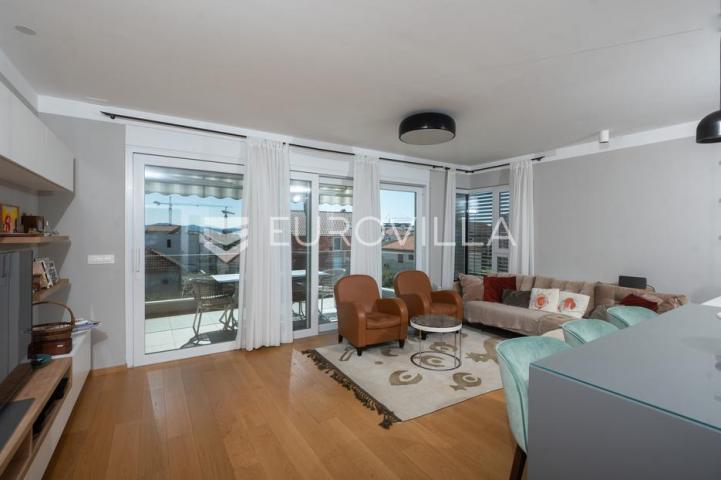 Zadar, Borik, luksuzan penthouse površine 137,26 m² s terasama na TOP lokaciji