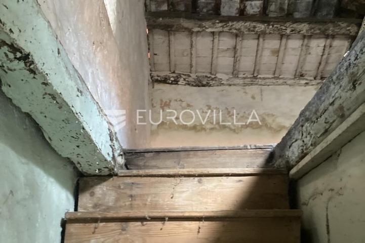 Istra, Šajini, kamena kuća sa šternom 166m2 za adaptaciju