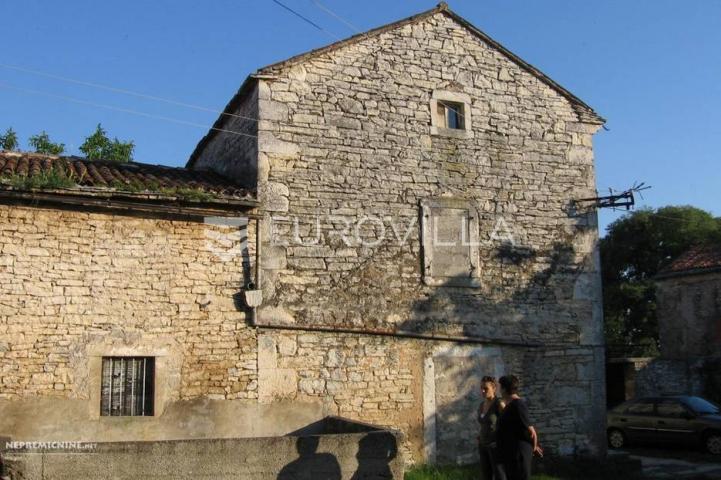 Istra, Šajini, kamena kuća sa šternom 166m2 za adaptaciju