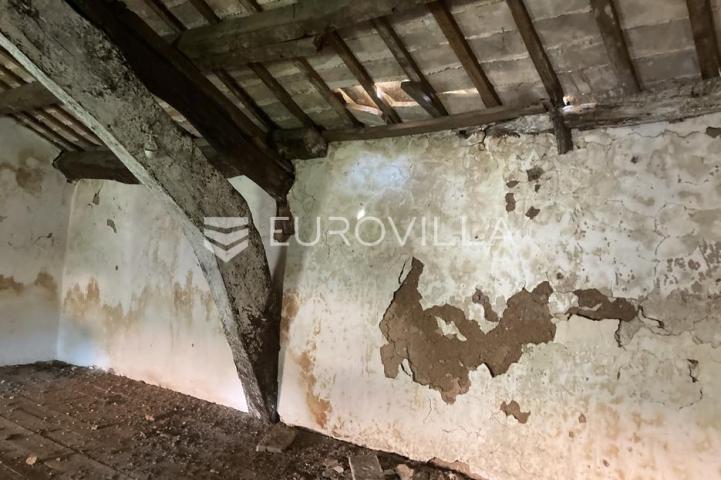 Istra, Šajini, kamena kuća sa šternom 166m2 za adaptaciju