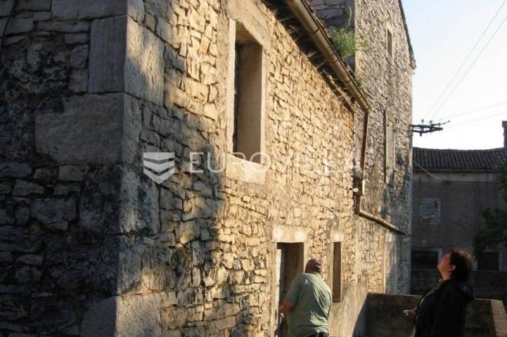 Istra, Šajini, kamena kuća sa šternom 166m2 za adaptaciju