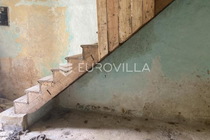 Istra, Šajini, kamena kuća sa šternom 166m2 za adaptaciju